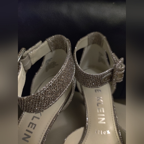New Anne Klein Platinum Glittery Heels - Picture 4 of 14